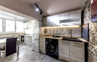 Тристаен апартамент с 2 тераси в Лятно кино Тракия, Варна