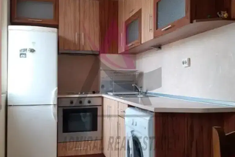 Четиристаен апартамент с тераса в Лятно кино Тракия, Варна
