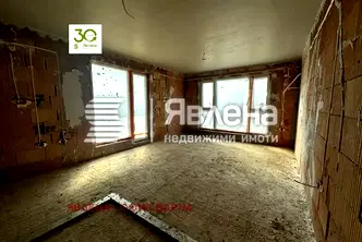 Двустаен апартамент с тераса в м-т Акчелар, Варна