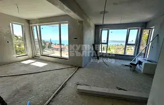 Просторен 3-стаен апартамент с морска панорама в м-т Акчелар, Варна