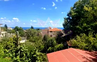Тристаен апартамент с морска панорама в м-т Ален мак, Варна