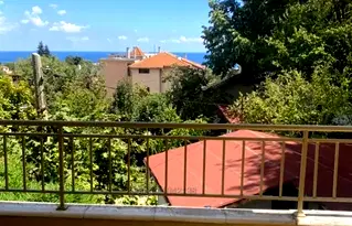Тристаен апартамент с морска гледка в м-т Ален мак, Варна