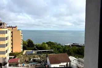 Тристаен апартамент с морска панорама в м-т Ален мак, Варна