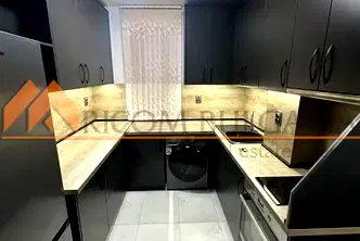 Тристаен апартамент с тераса в м-т Ален мак, Варна