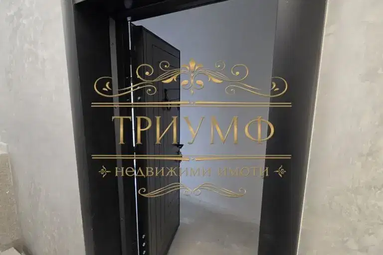 Тристаен апартамент с тераса и морска панорама в м-т Евксиноград