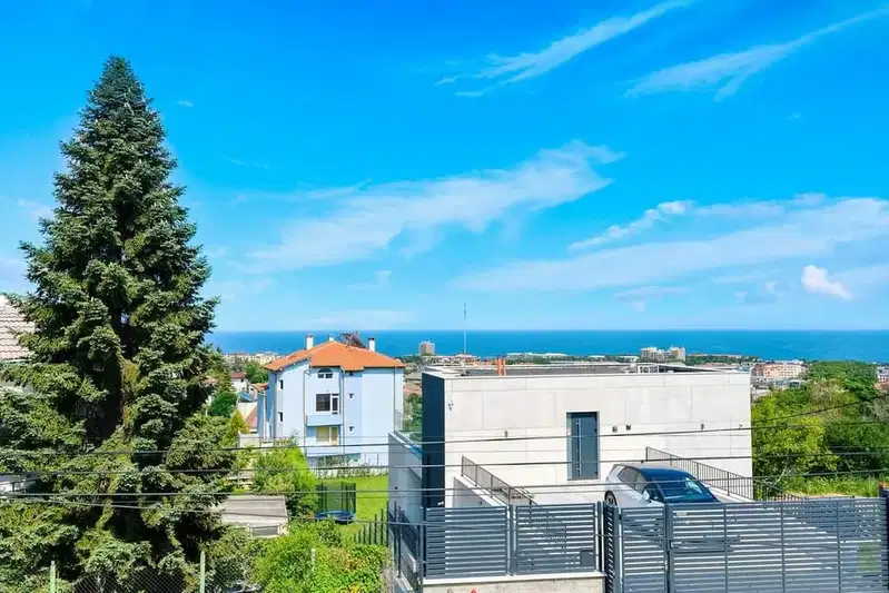 3-bedroom apartment in Varna, Evksinograd
