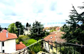 Просторен 3-стаен апартамент с морска панорама в м-т Горна Трака