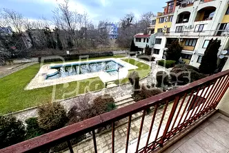 Просторен 2-стаен апартамент в м-т Салтанат, Варна с тераса