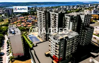 Двустаен апартамент с голяма тераса в Младост 1, Варна