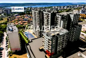 Двустаен апартамент с голяма тераса в Младост 1, Варна