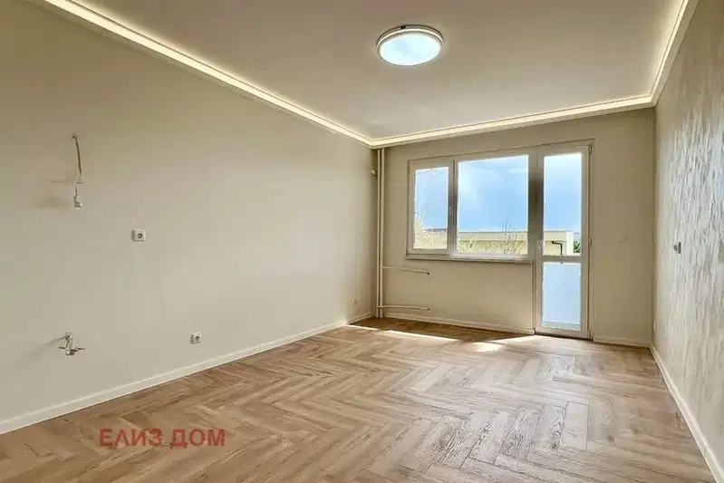Тристаен апартамент в Младост 1, Варна с тераса