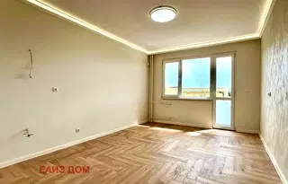 Тристаен апартамент в Младост 1, Варна с тераса