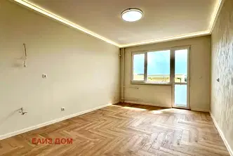 Тристаен апартамент в Младост 1, Варна с тераса