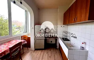 Тристаен апартамент във Варна, Младост 1