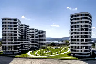 Тристаен апартамент с две паркоместа в Младост 1, Варна
