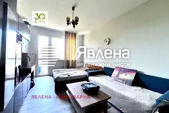 Тристаен апартамент с усвоена тераса в Младост 2, Варна