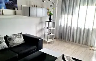 Тристаен апартамент в Младост 2, Варна с тераса