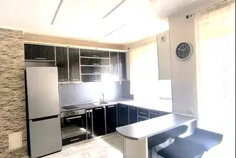 Просторен 3-стаен апартамент с южно изложение в Окръжна болница, Варна