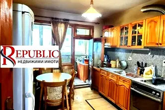 Тристаен апартамент с тераса до Окръжна болница във Варна