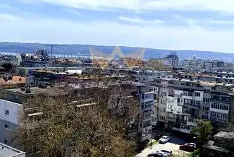 4-стаен апартамент с две тераси в Окръжна болница, Варна