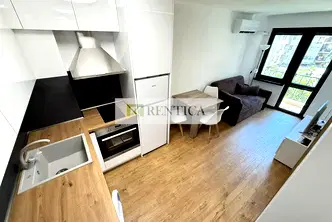 Двустаен апартамент до Окръжна болница във Варна с тераса