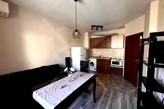 Двустаен апартамент до Окръжна болница във Варна с тераса