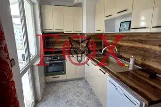 Тристаен апартамент с две тераси в район Нептун, Варна