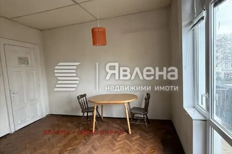 Тристаен апартамент във Варна, Операта