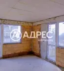 Двустаен апартамент във Варна, Погреби