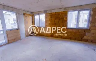 Двустаен апартамент във Варна, Погреби