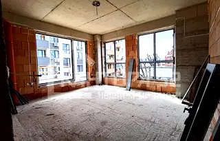Тристаен апартамент с голяма тераса в Погреби, Варна