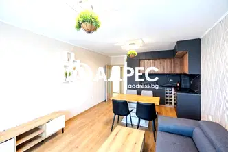 Тристаен апартамент с две тераси в Погреби, Варна