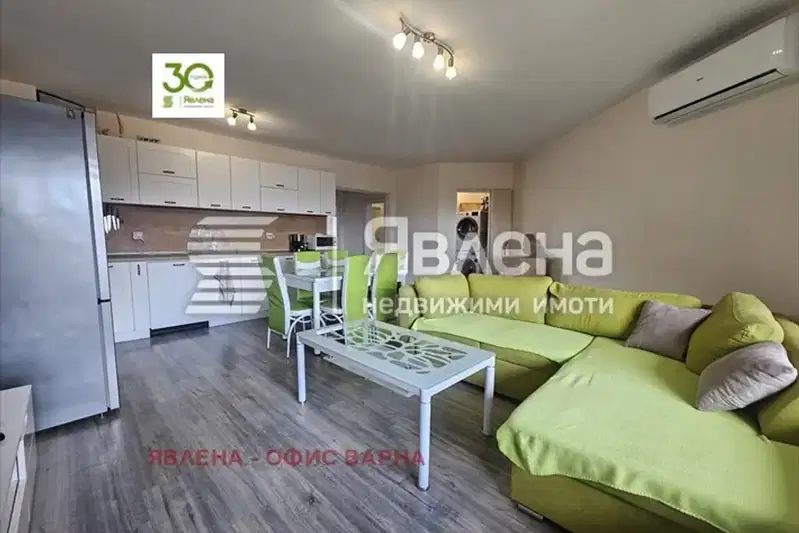 Тристаен апартамент с две тераси в Погреби, Варна