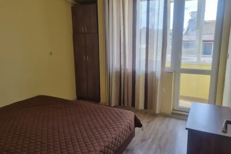 Четиристаен апартамент с две тераси в Погреби, Варна