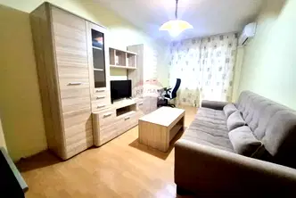 Двустаен апартамент до Спортна зала във Варна с тераса
