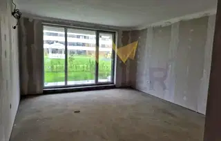 Двустаен апартамент с двор в Трошево, Варна