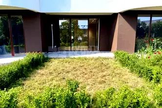 Двустаен апартамент с градина в Трошево, Варна
