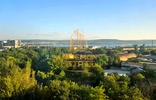Тристаен апартамент в Трошево с тераса и басейн