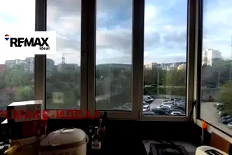 Тристаен апартамент в Трошево, Варна с контрол на достъпа