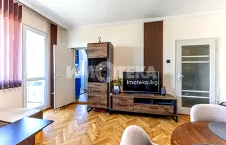 Тристаен апартамент с две тераси в Трошево, Варна