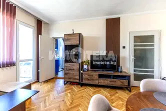Тристаен апартамент с две тераси в Трошево, Варна