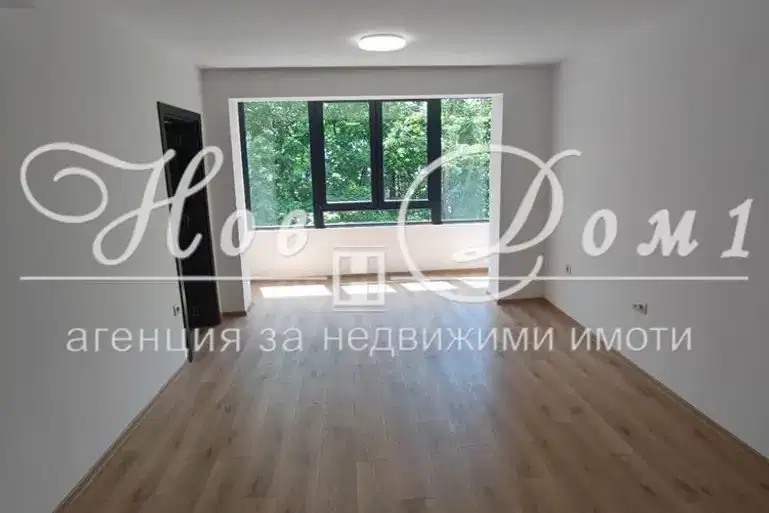 Тристаен апартамент с две тераси в Трошево, Варна