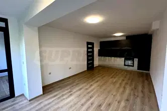 Тристаен апартамент с тераса в Трошево, Варна