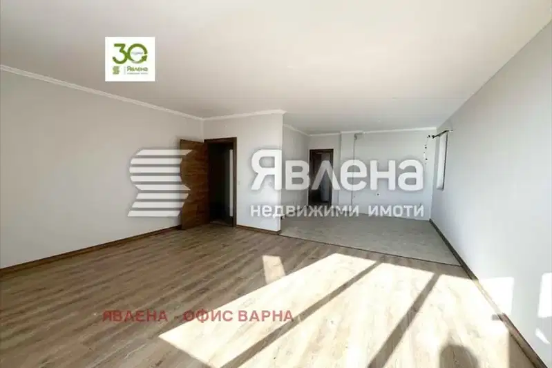 Тристаен апартамент с панорамна тераса във Виница, Варна