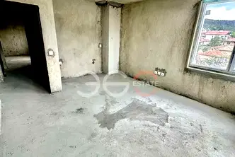 Тристаен апартамент с две тераси във Виница, Варна