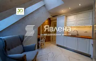 Двустаен апартамент с тераса във Варна, Червен площад