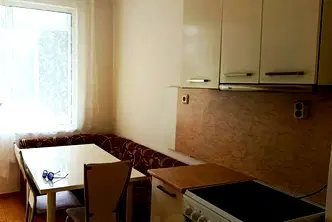 Тристаен апартамент с тераса във Варна, ВИНС-Червен площад