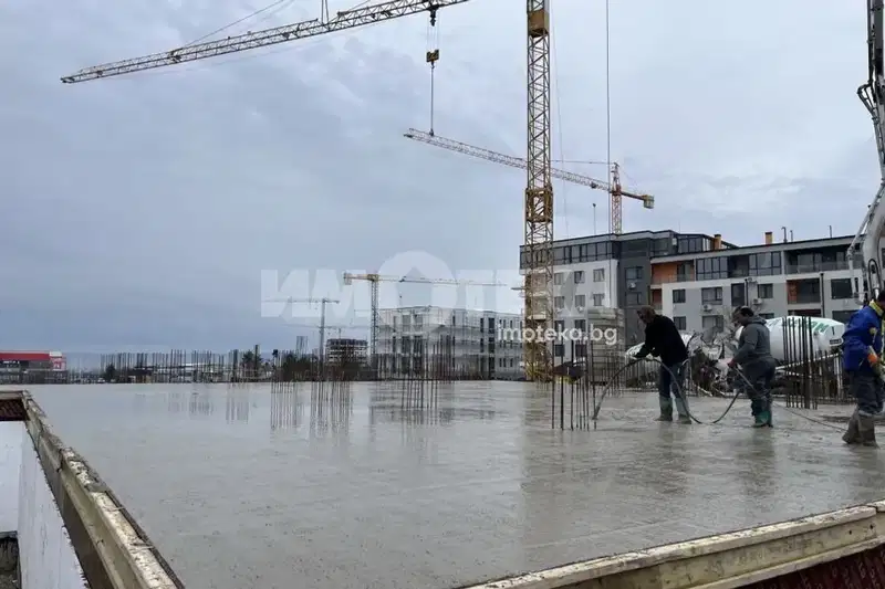 Two-room apartment in Vladislav Varnenchik district with veranda