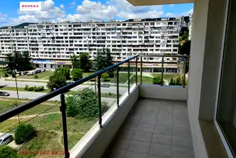 Тристаен апартамент с две тераси във Владиславово, Варна
