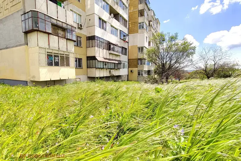 Two-room apartment with terrace in Vladislav Varnenchik, Varna